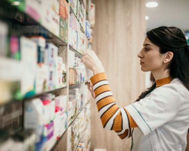 Farmacêutica procurando Plesonax e para que serve