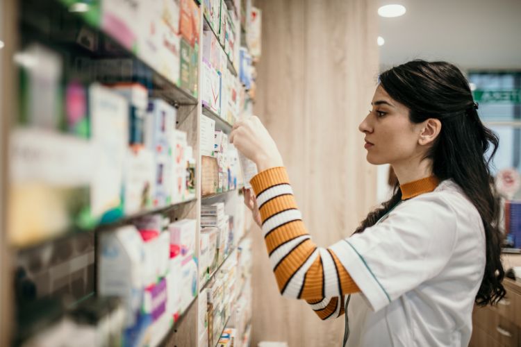 Farmacêutica procurando Plesonax e para que serve